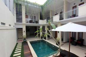 Отель Tom Guest House  Kuta